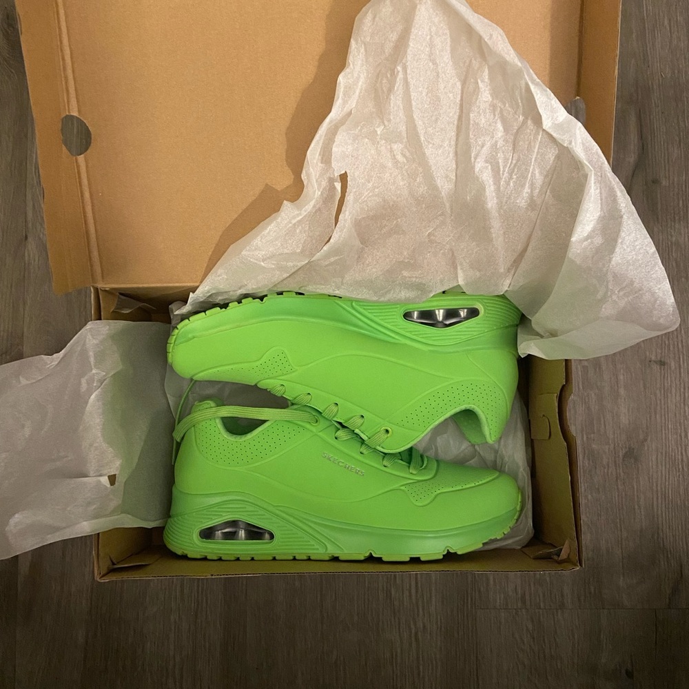 Lime green sketchers